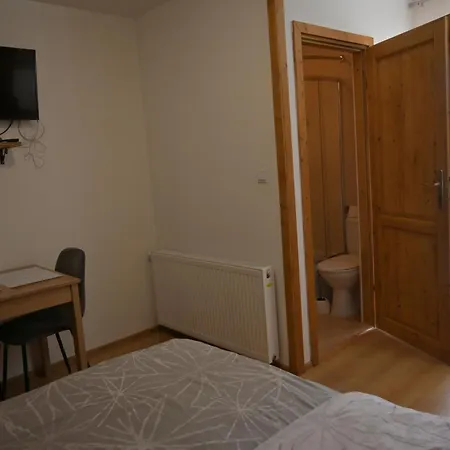 Goscinne Przy Lesie *