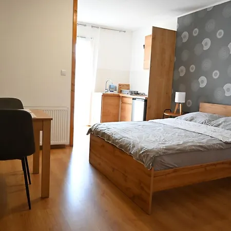 Goscinne Przy Lesie *