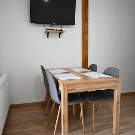 Homestay Goscinne Przy Lesie *