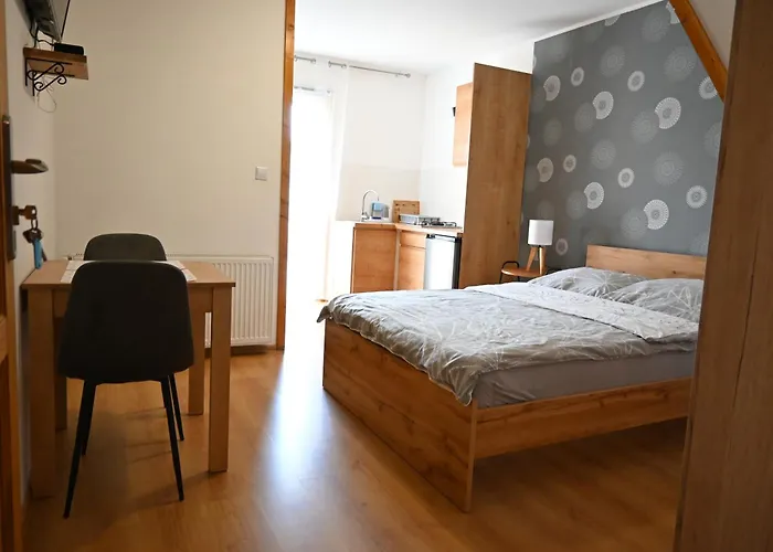 Goscinne Przy Lesie *