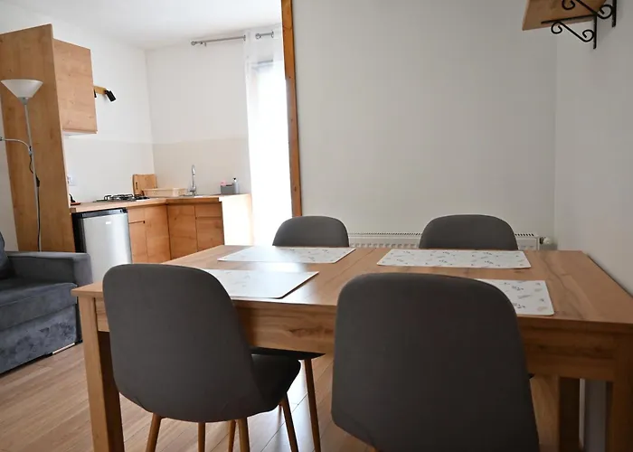 Goscinne Przy Lesie Homestay *